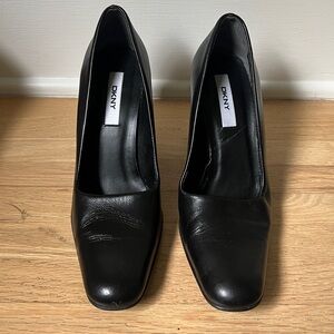 Vintage DKNY Italian Leather Black Pumps